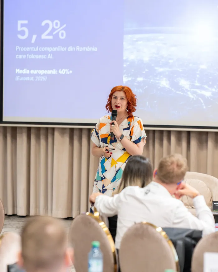 Raluca Păduraru prezentând date despre adopția AI în companiile din România